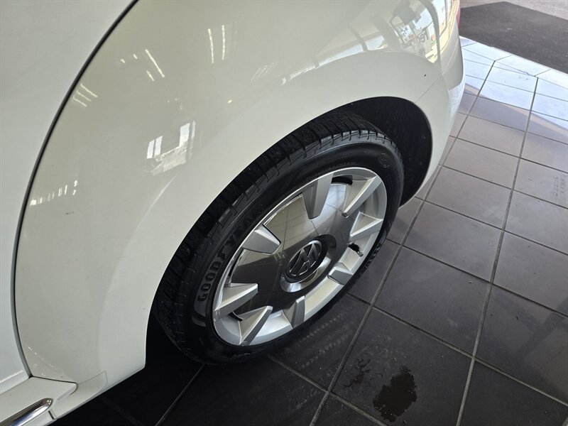 Used 2013 Volkswagen Beetle 2.5 FWD image 30