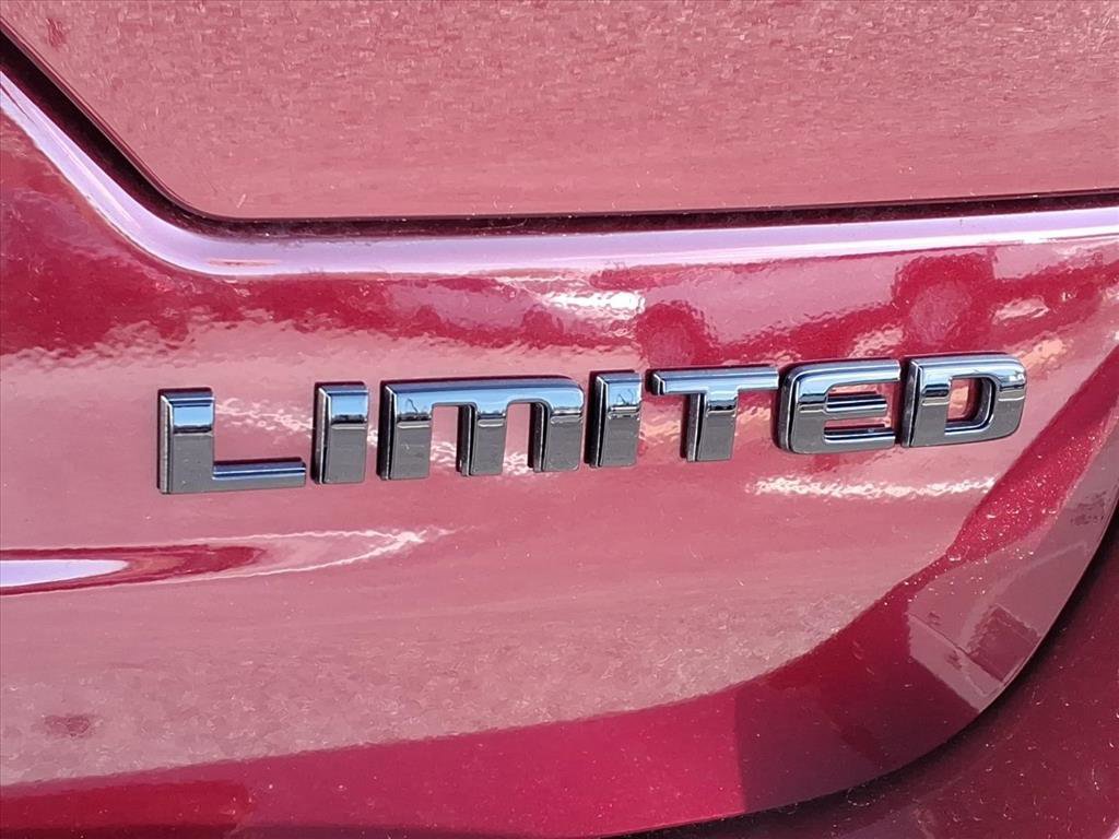 Used 2025 Jeep Grand Cherokee Limited w/ Luxury Tech Group II image 12