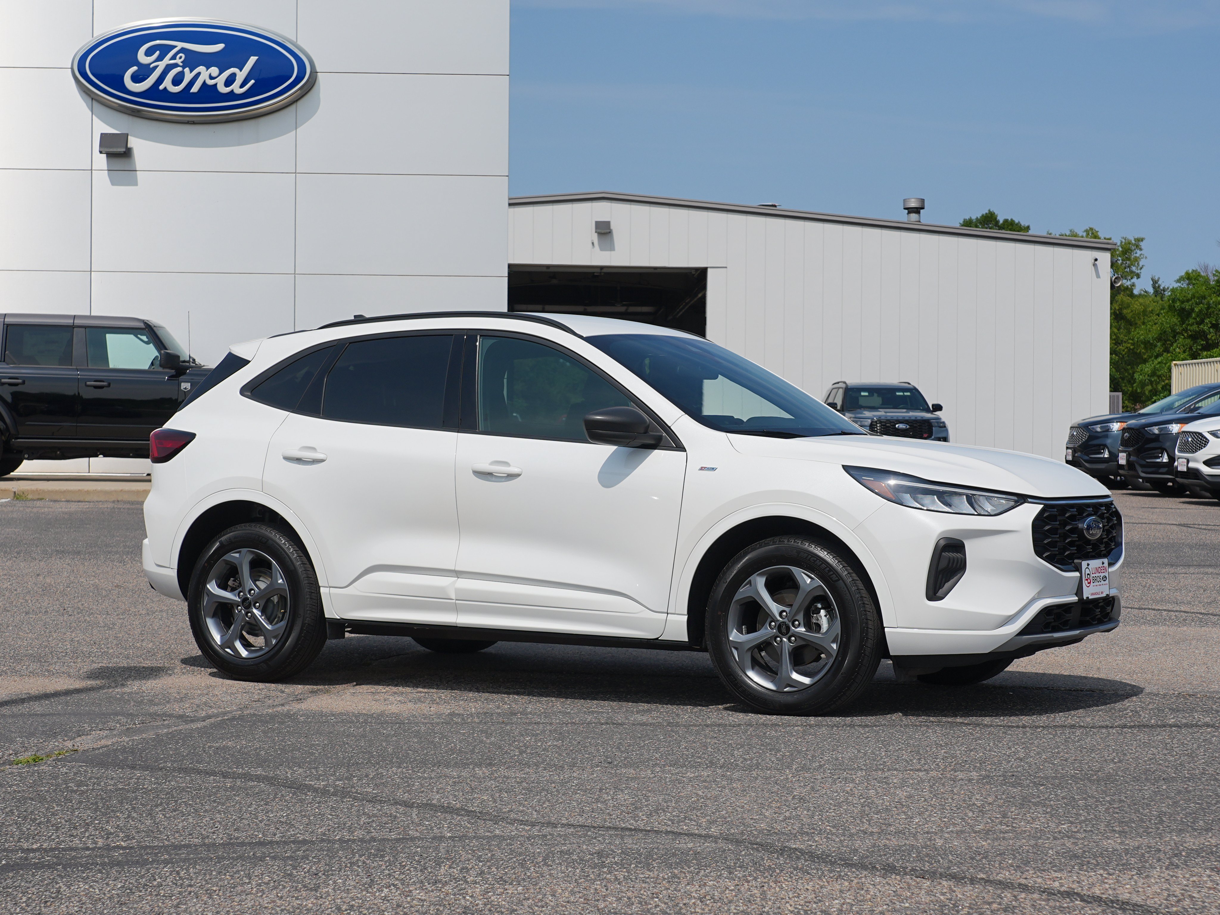 Used 2024 Ford Escape ST-Line w/ Tech Pack #1 AWD/4WD image 2