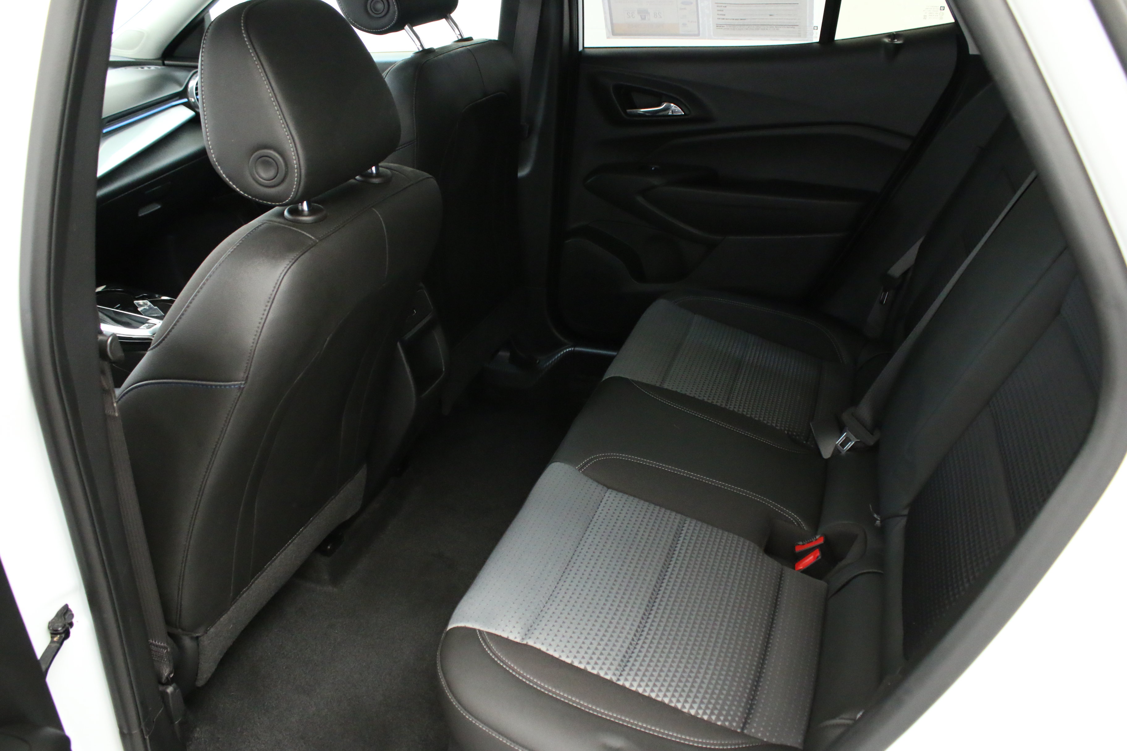 Certified 2025 Chevrolet Trax LT w/ Driver Confidence Package FWD image 23