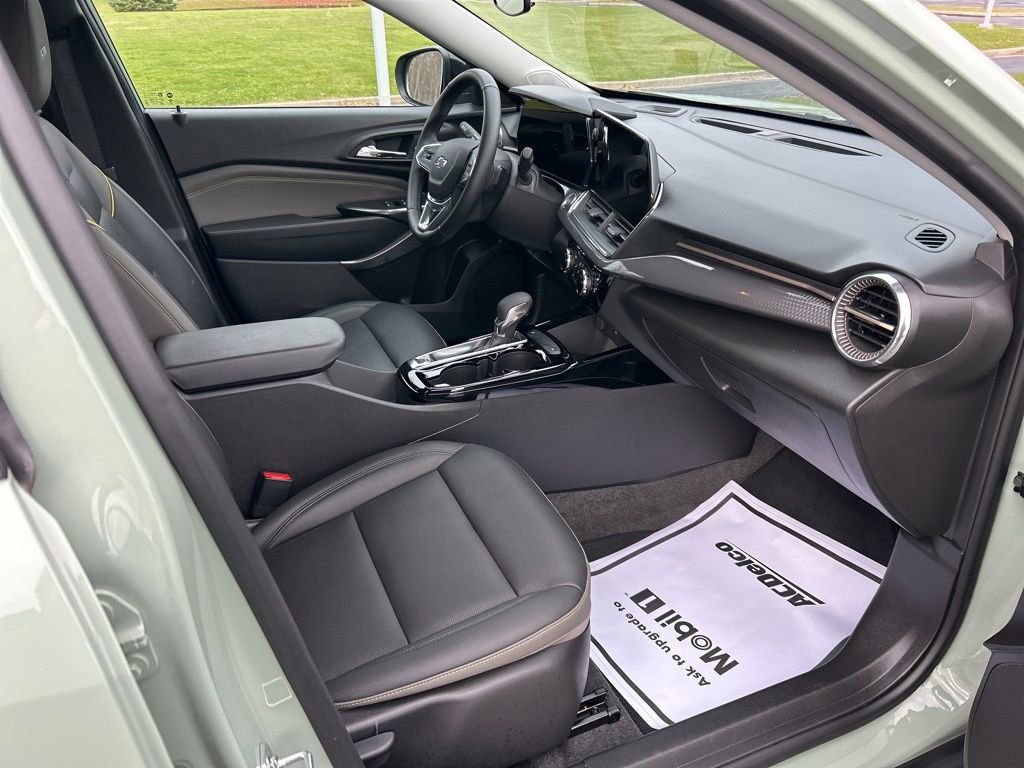 Used 2025 Chevrolet Trax ACTIV w/ Driver Confidence Package image 34