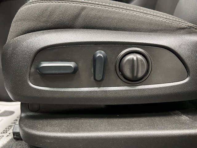 Used 2024 GMC Terrain SLE w/ Driver Convenience Package image 23