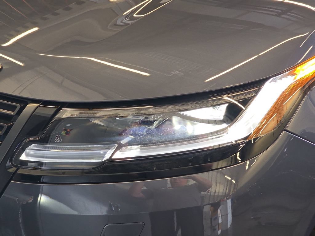Certified 2026 Land Rover Range Rover Velar Dynamic SE AWD/4WD image 33
