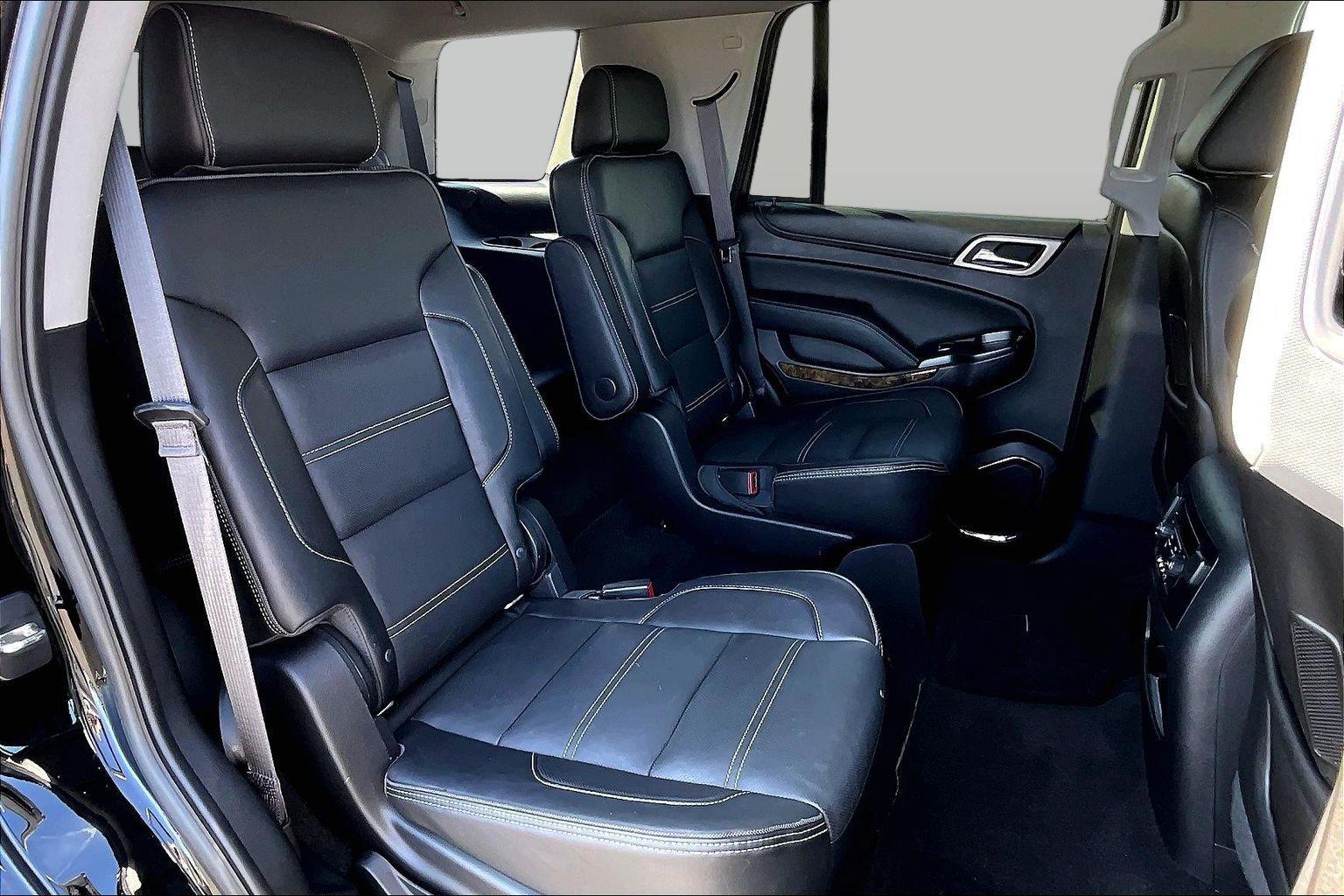 Used 2015 GMC Yukon Denali w/ Premium Package AWD/4WD image 28