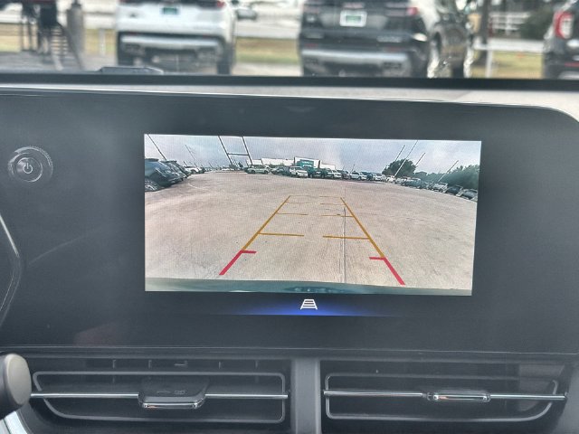 Used 2025 Chevrolet Trax LT FWD image 14