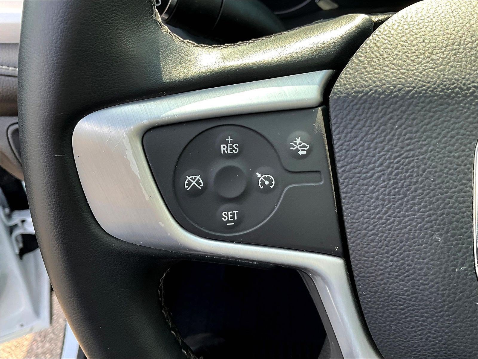 Used 2023 GMC Acadia SLT w/ Elevation Edition FWD image 11