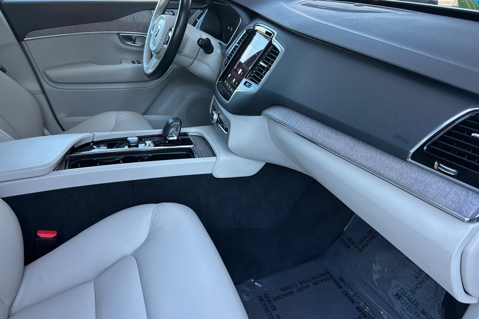 Certified 2023 Volvo XC90 B6 Plus w/ Protection Package Premier AWD/4WD image 19