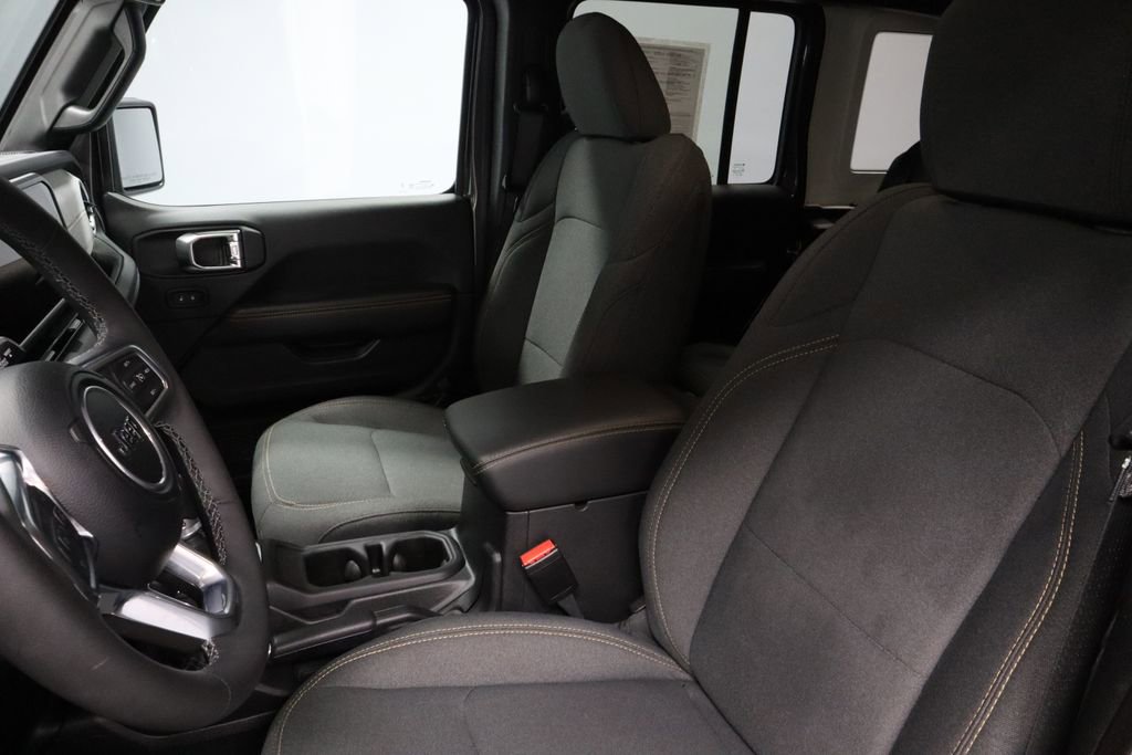 Used 2025 Jeep Wrangler Unlimited Sahara image 22