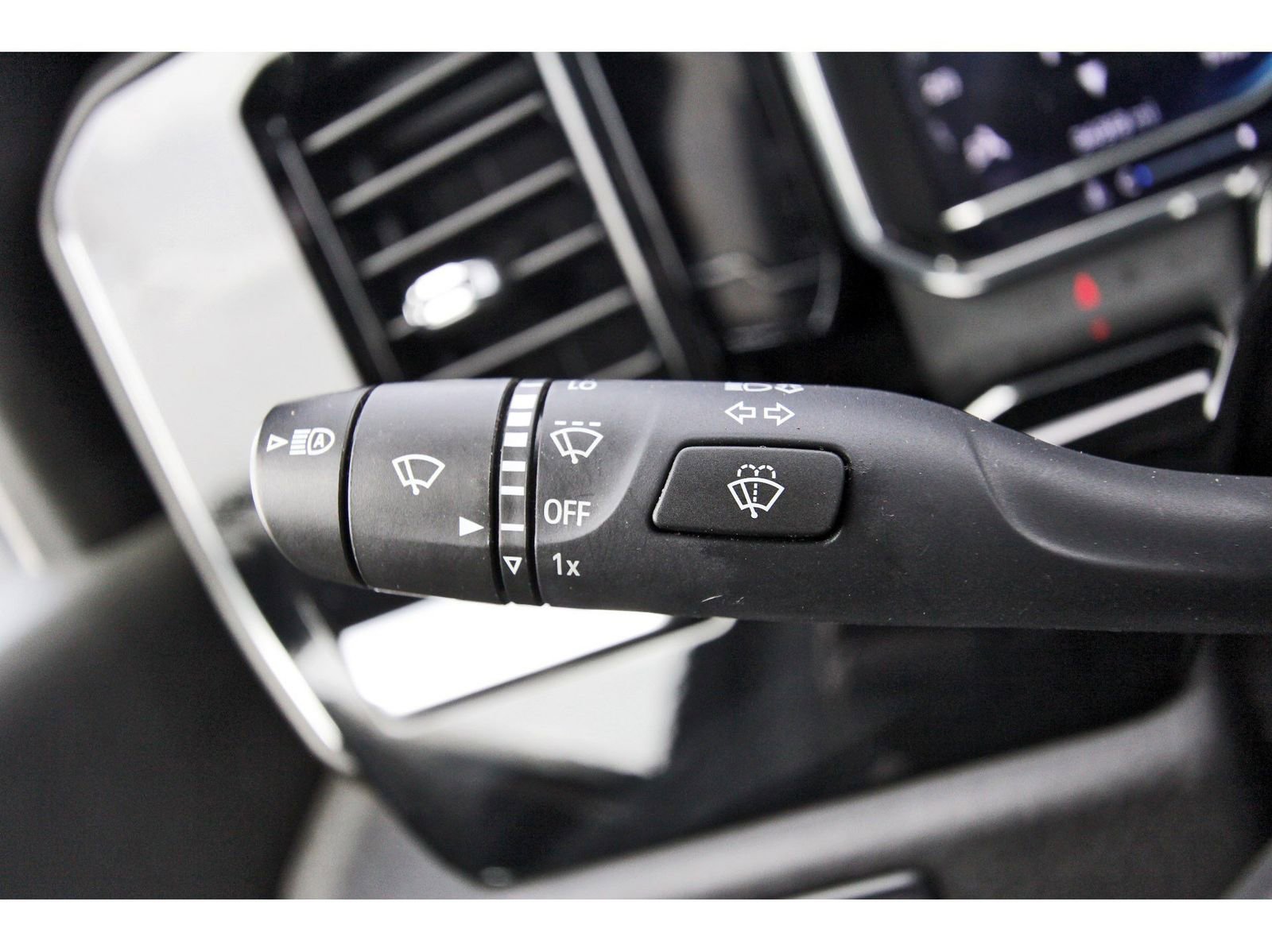 Used 2025 Chevrolet Silverado 2500 LT w/ Convenience Package image 21