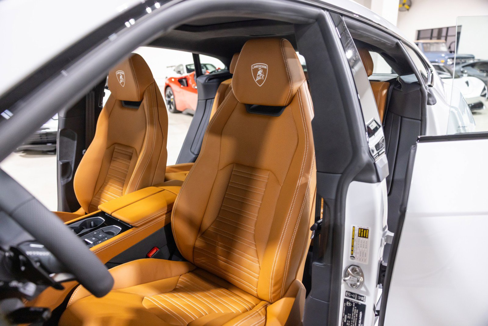 Used 2025 Lamborghini Urus SE image 38