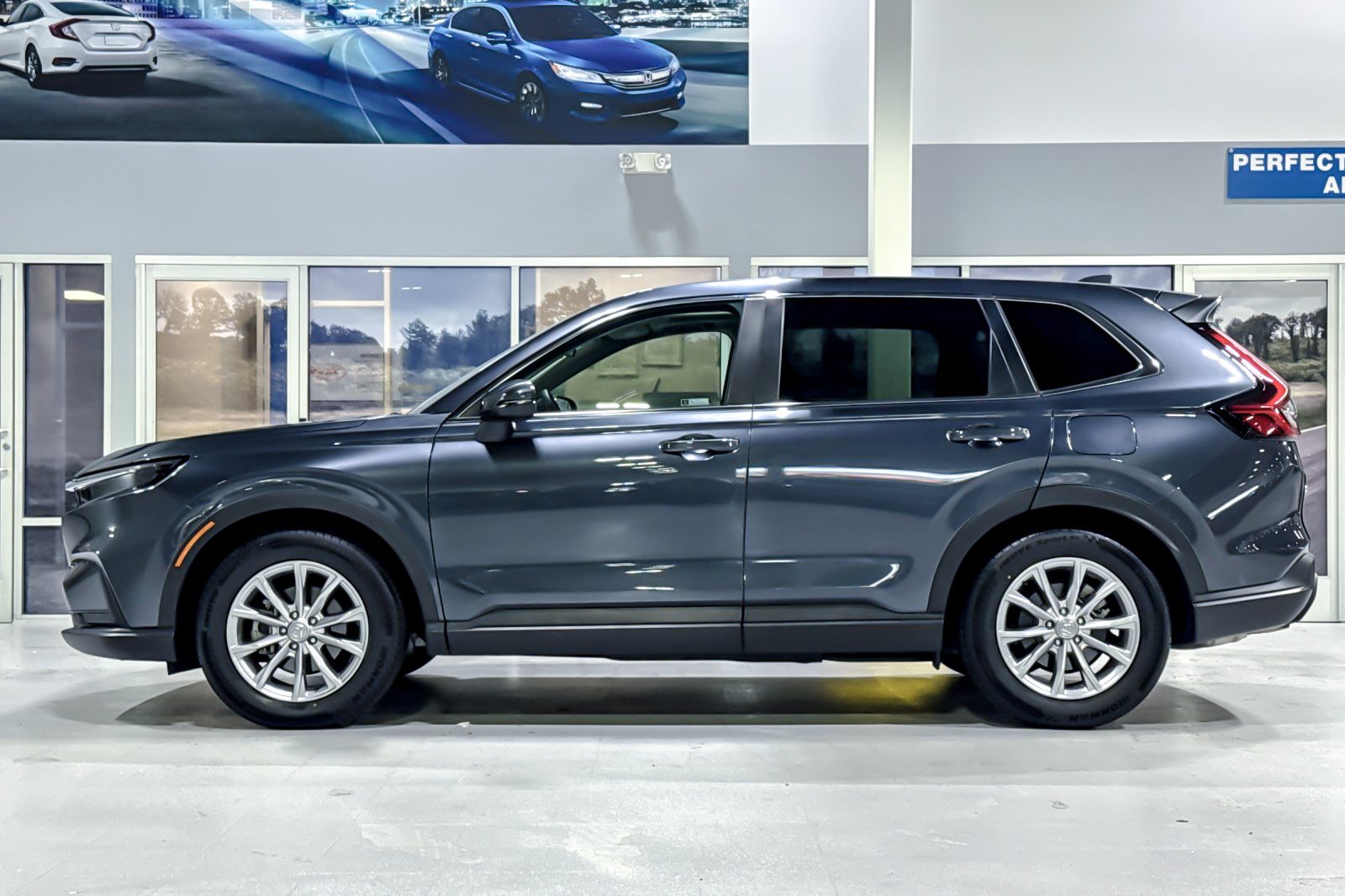 Used 2024 Honda CR-V EX image 2