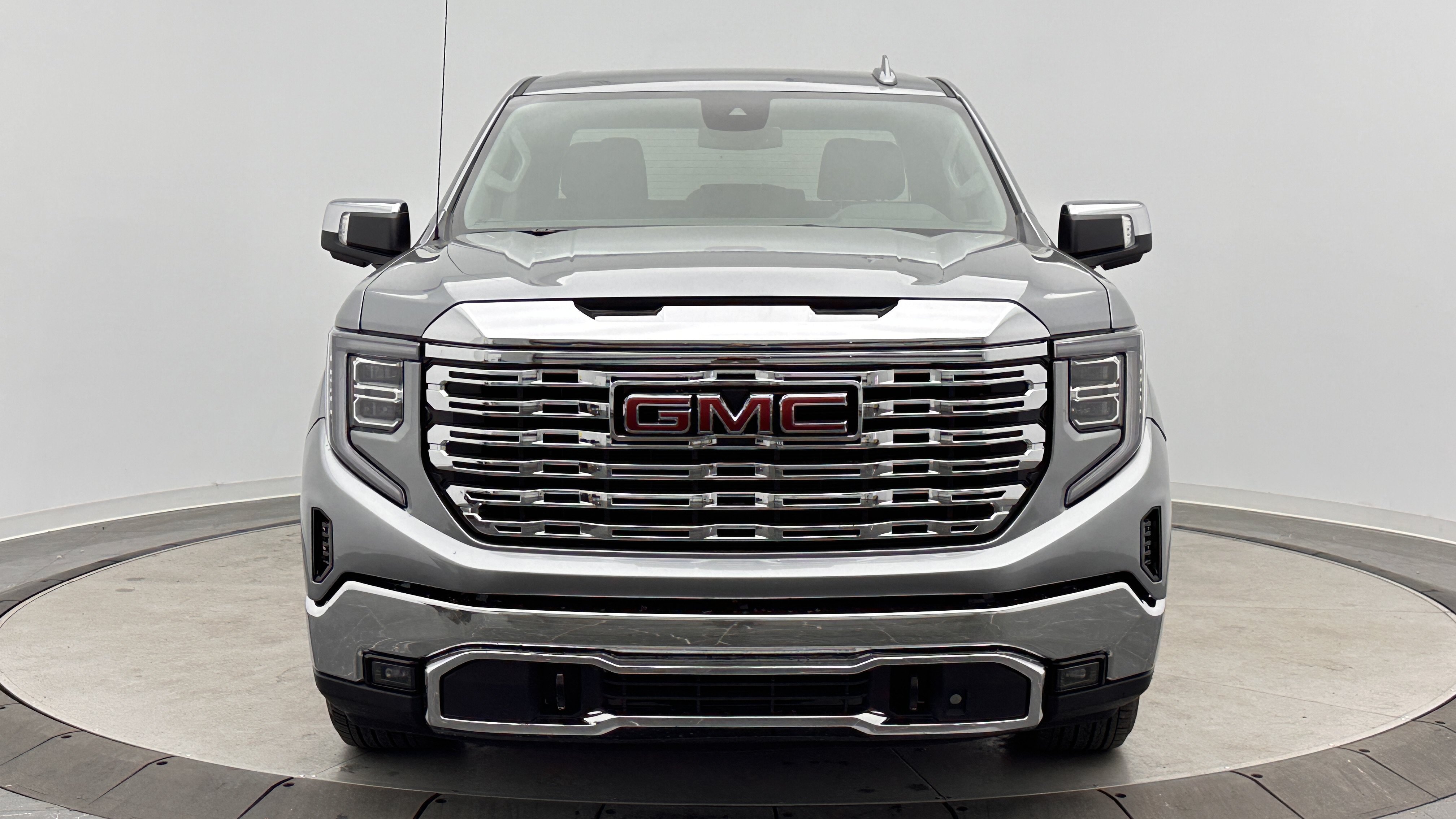 Used 2026 GMC Sierra 1500 SLT RWD image 2