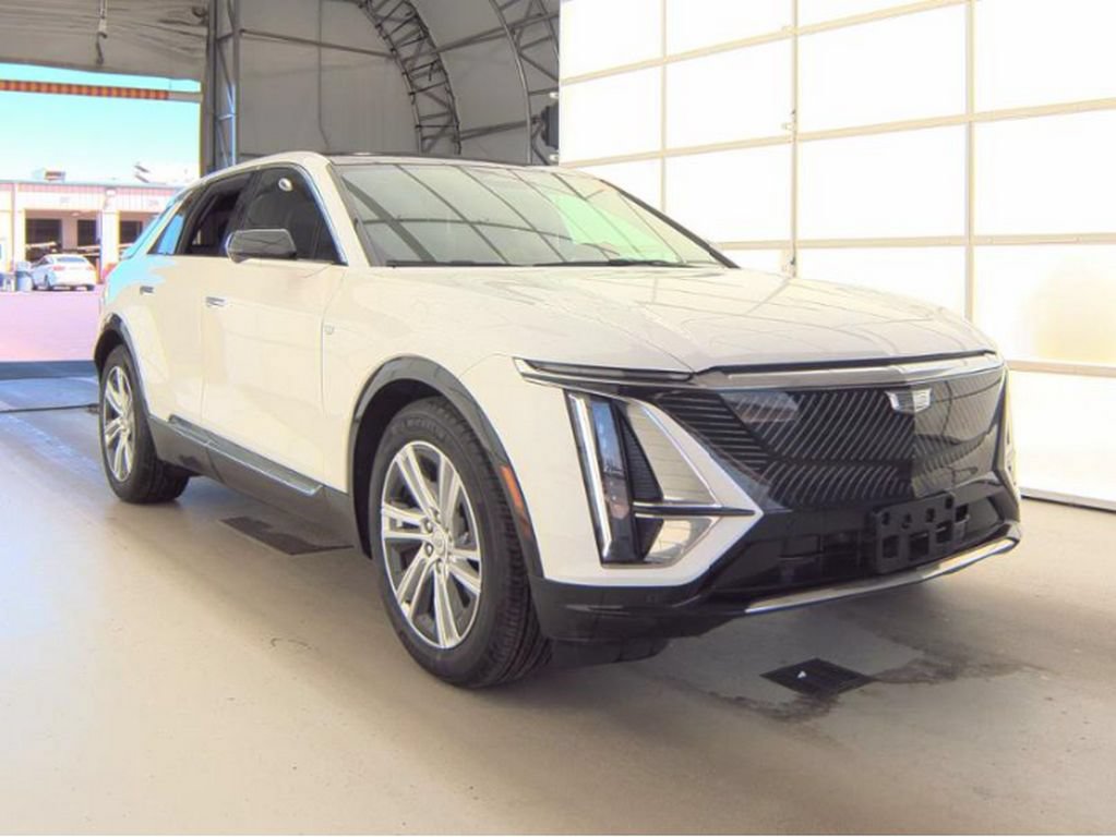 Used 2024 Cadillac Lyriq Tech RWD image 4