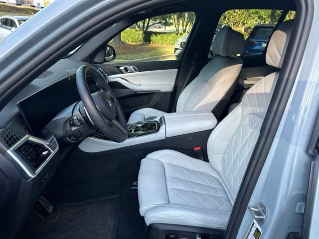 Used 2025 BMW X5 xDrive40i w/ M Sport Package AWD/4WD image 12