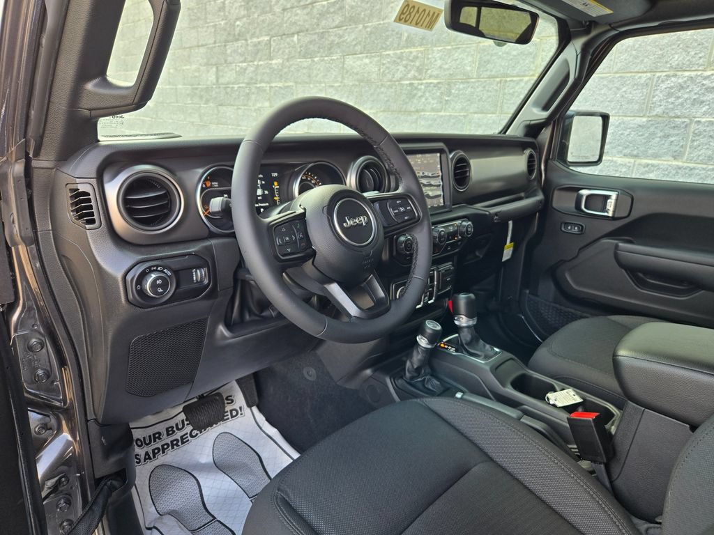 Used 2023 Jeep Gladiator Sport AWD/4WD image 15