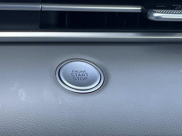 Used 2025 Hyundai Elantra Sport image 29