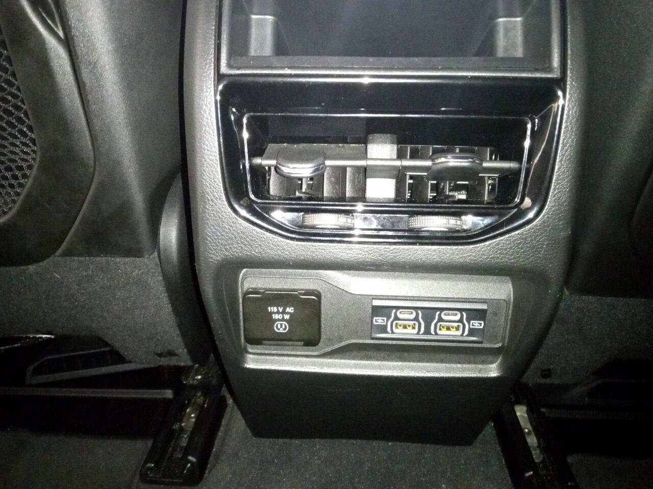Used 2024 Jeep Grand Cherokee Altitude AWD/4WD image 9