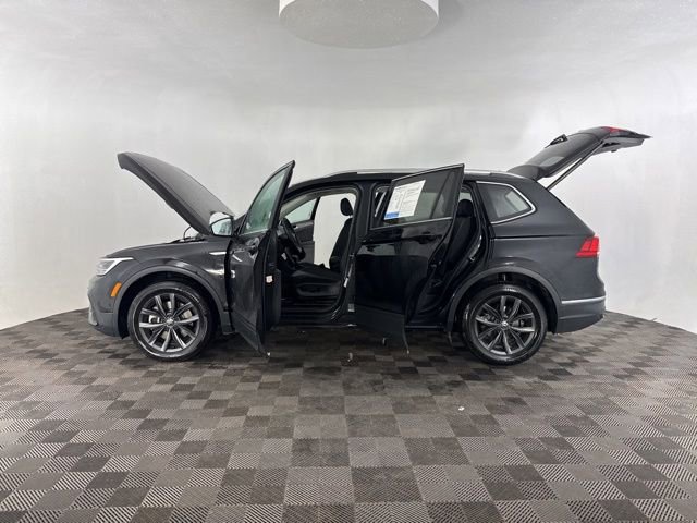 Used 2024 Volkswagen Tiguan SE image 11