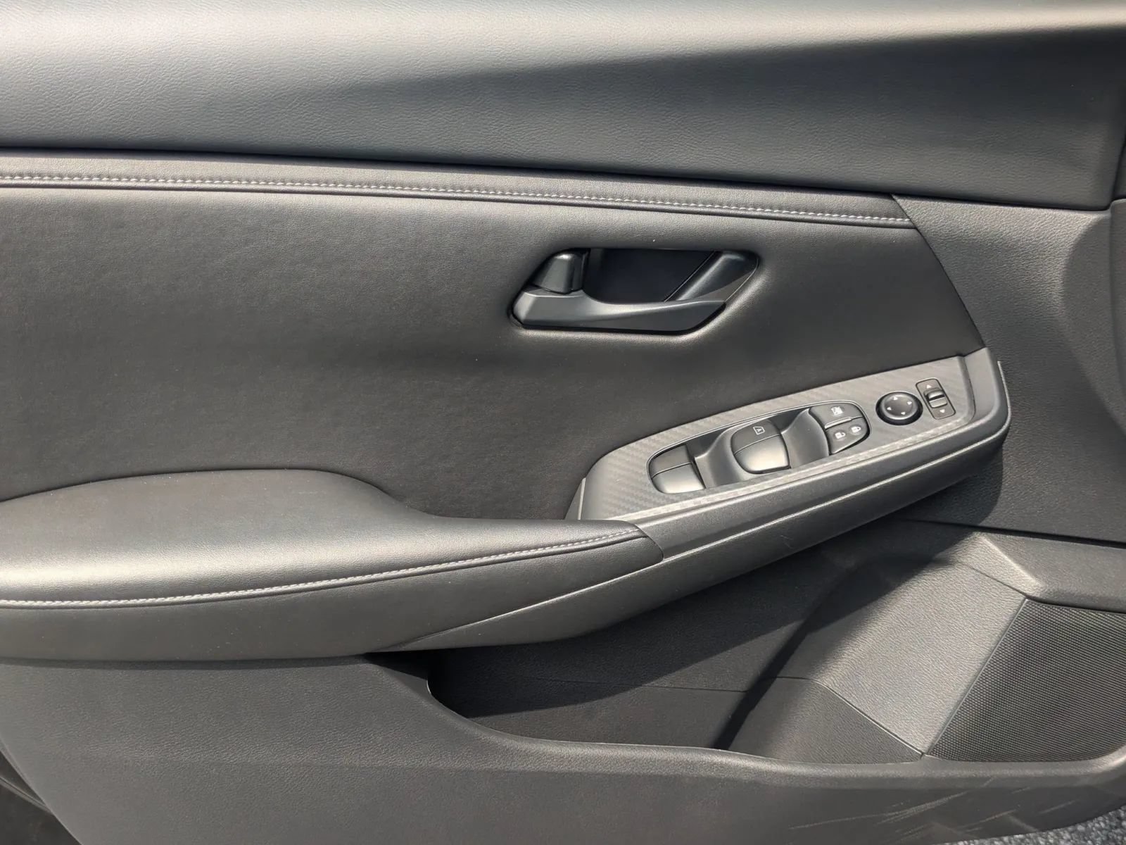 Used 2025 Nissan Sentra S FWD image 10