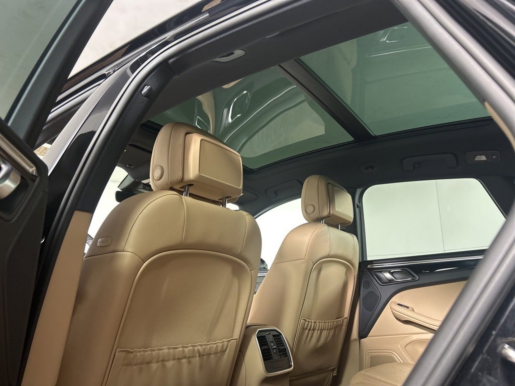 Certified 2025 Porsche Macan image 16