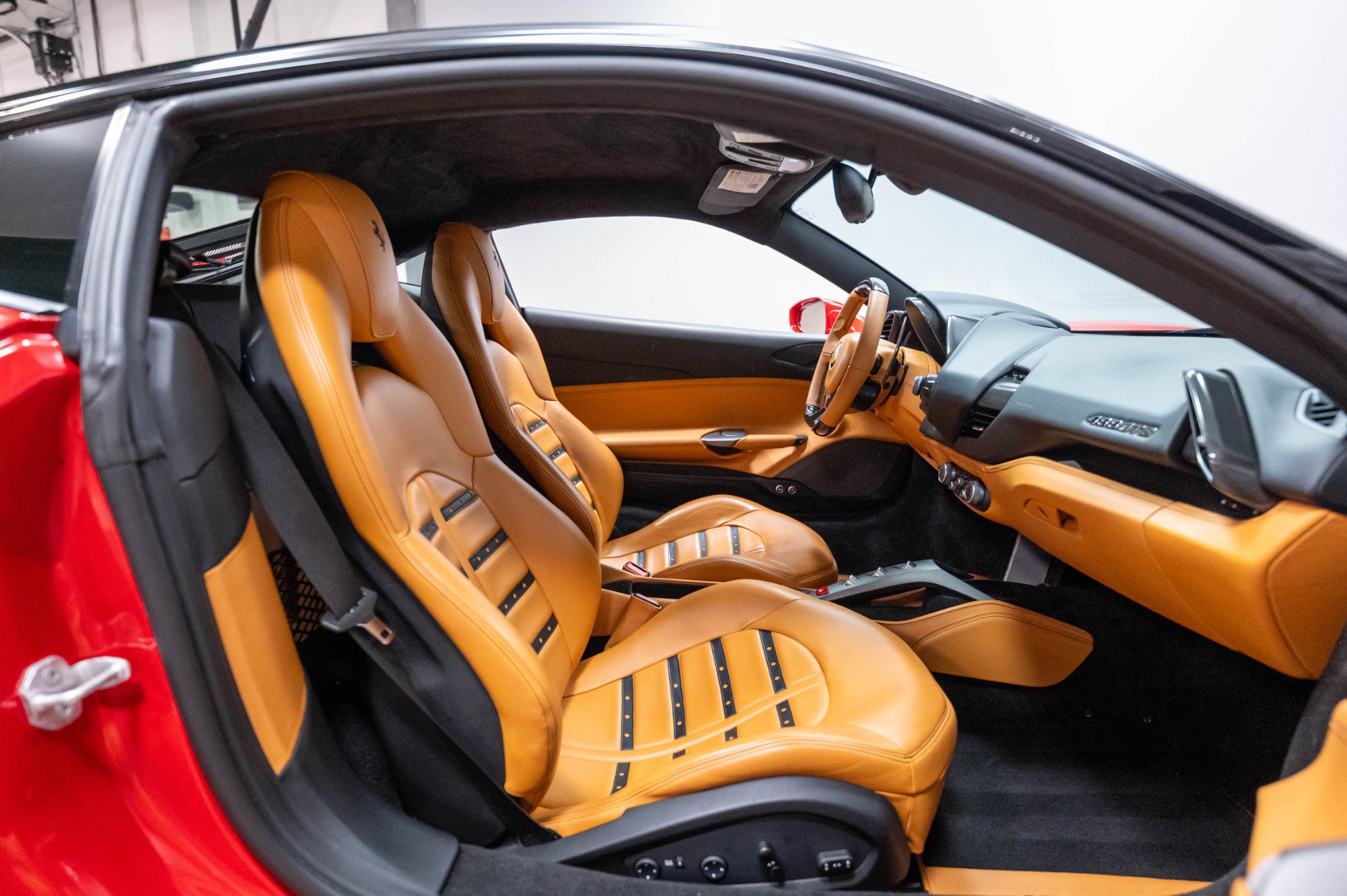 Used 2016 Ferrari 488 GTB RWD image 38