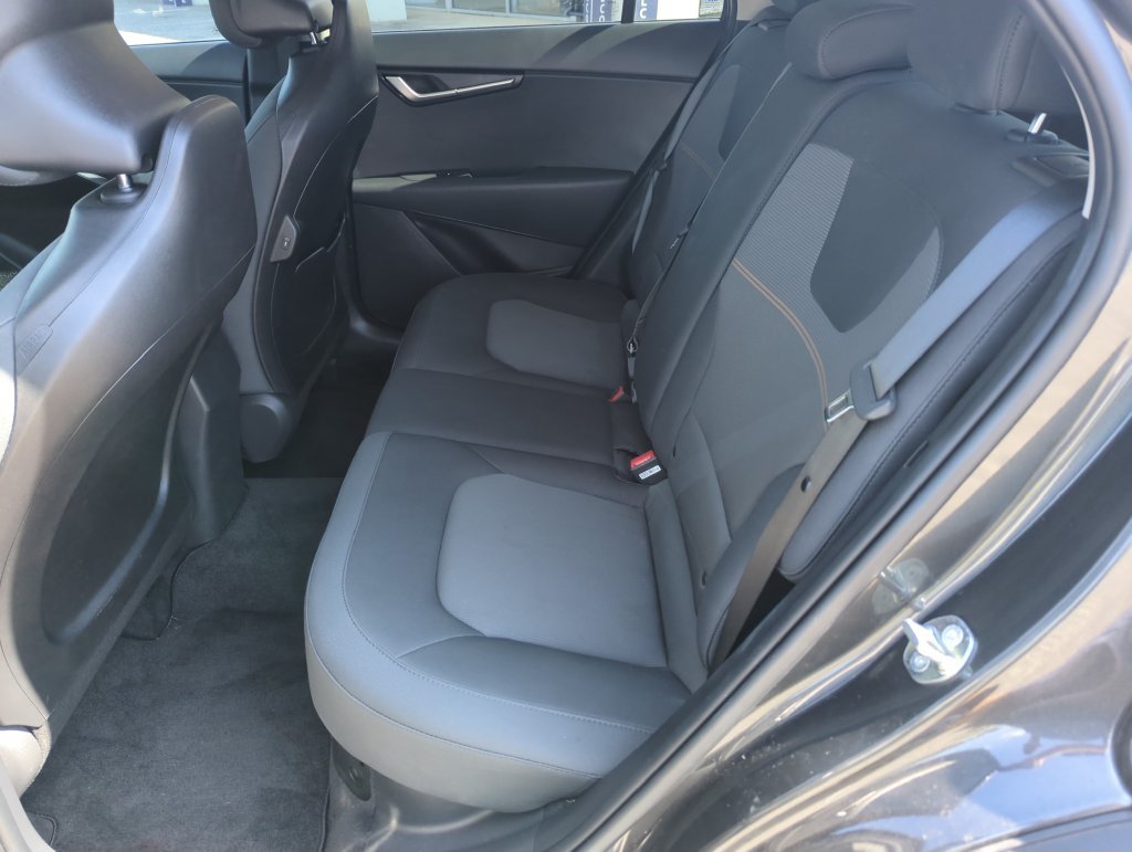 Used 2025 Kia Niro LX FWD image 28