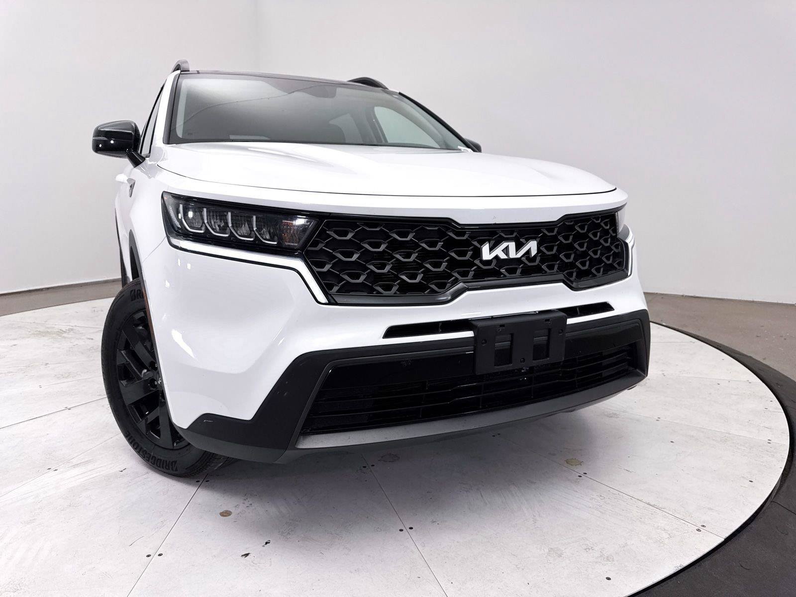 Certified 2022 Kia Sorento S w/ Panoramic Sunroof Package AWD/4WD image 7
