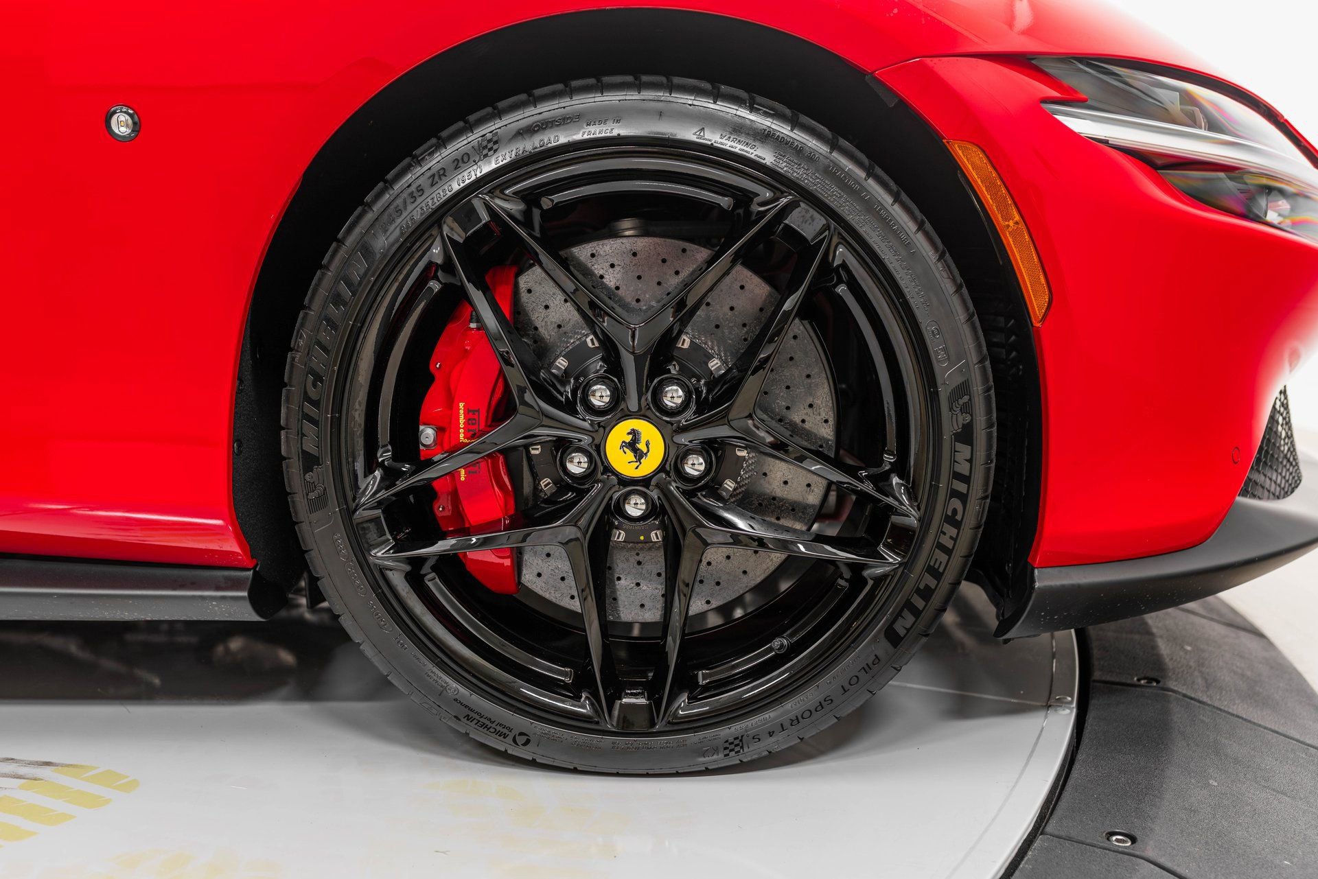 Certified 2025 Ferrari Roma Spider RWD image 15