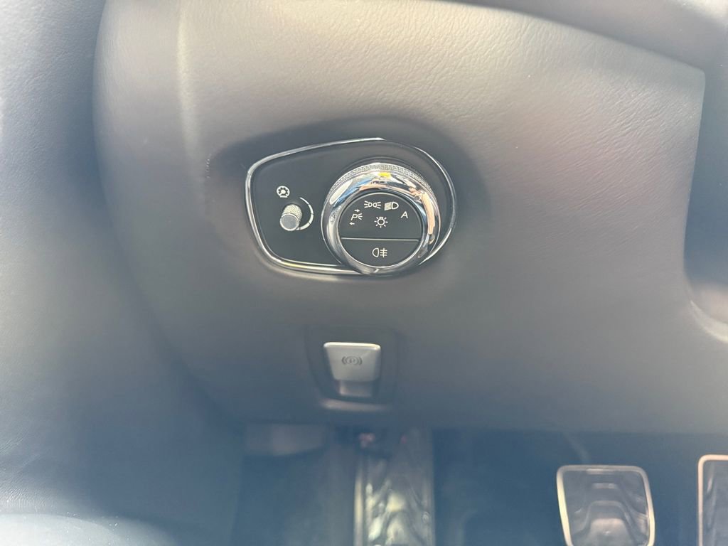 Used 2019 Aston Martin V8 Vantage Coupe image 22