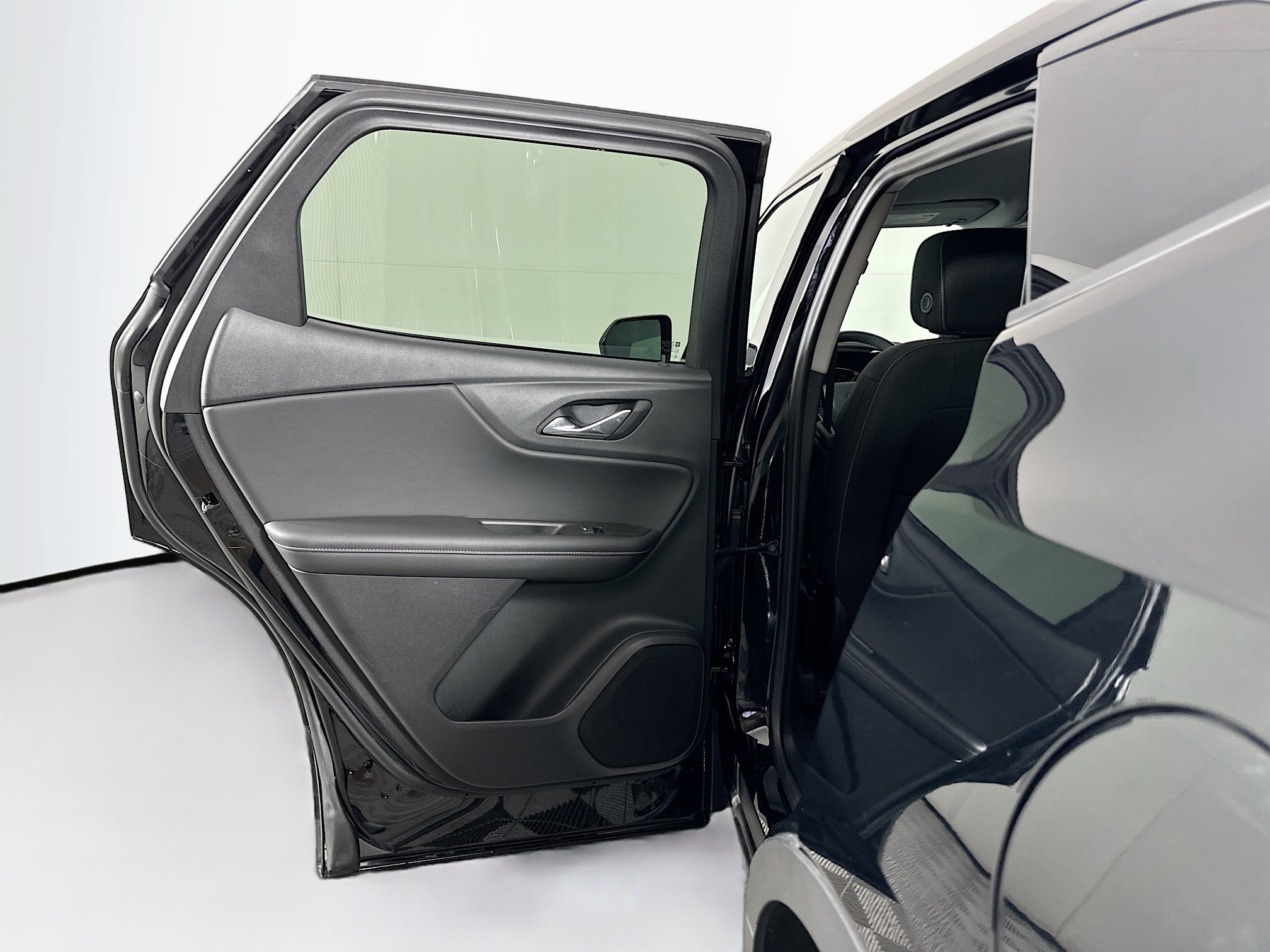 Used 2025 Chevrolet Blazer LT FWD image 25