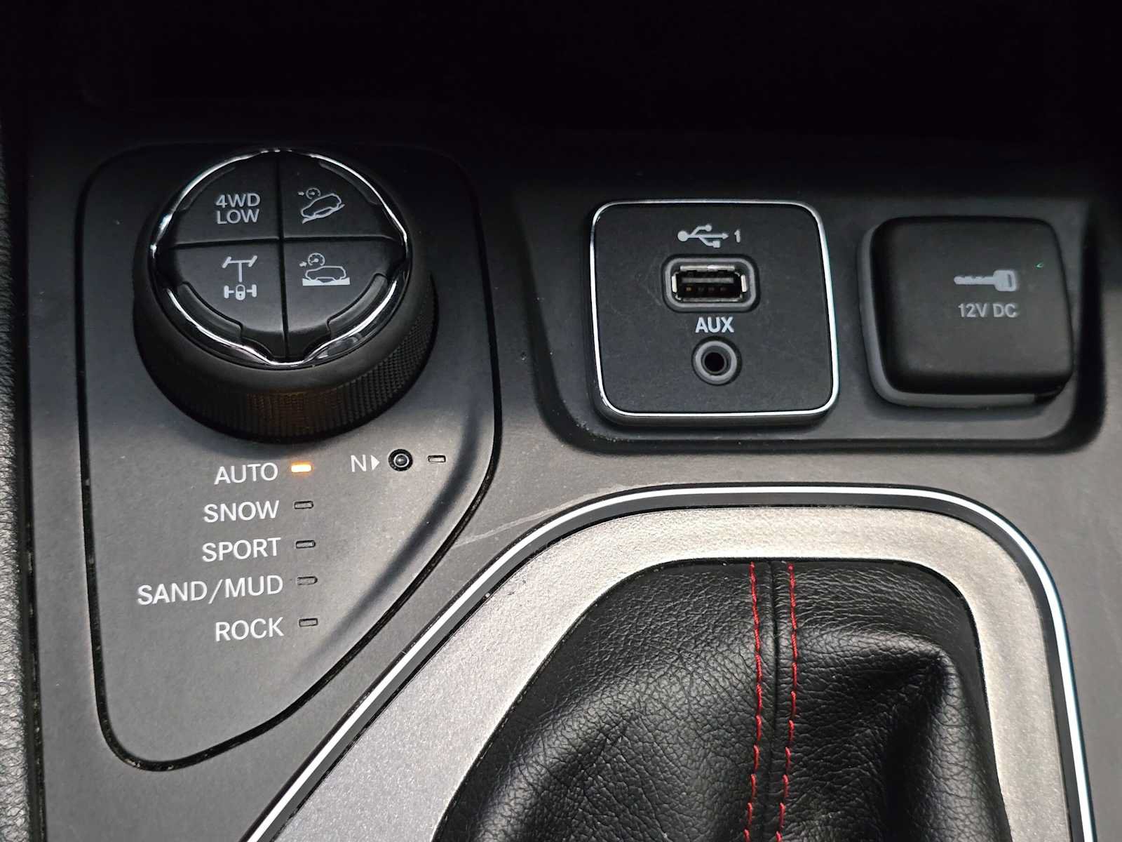 Used 2019 Jeep Cherokee Trailhawk w/ Trailer Tow Group AWD/4WD image 16