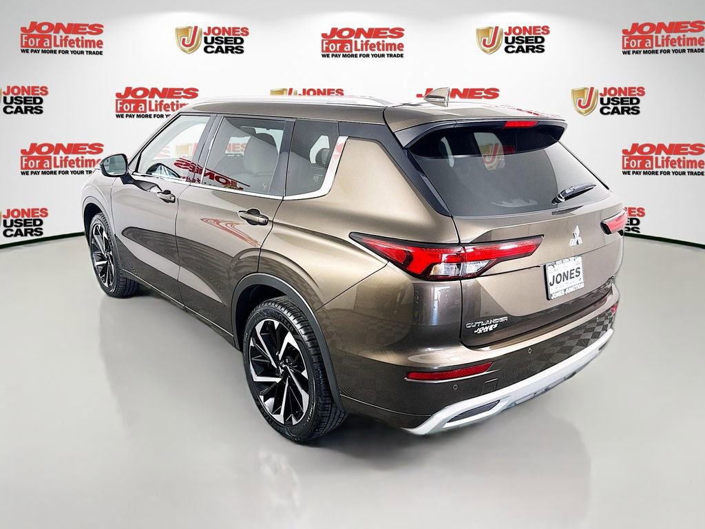 Used 2023 Mitsubishi Outlander SEL AWD/4WD image 2
