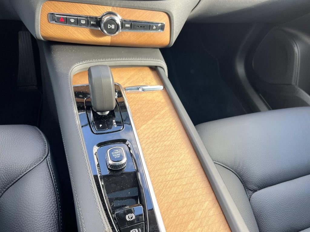Used 2025 Volvo XC90 T8 Core w/ Protection Package Premier image 33