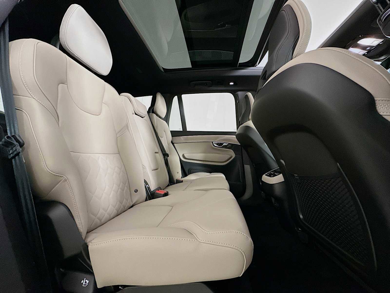 New 2026 Volvo XC90 B6 Plus w/ Protection Package Premier image 27