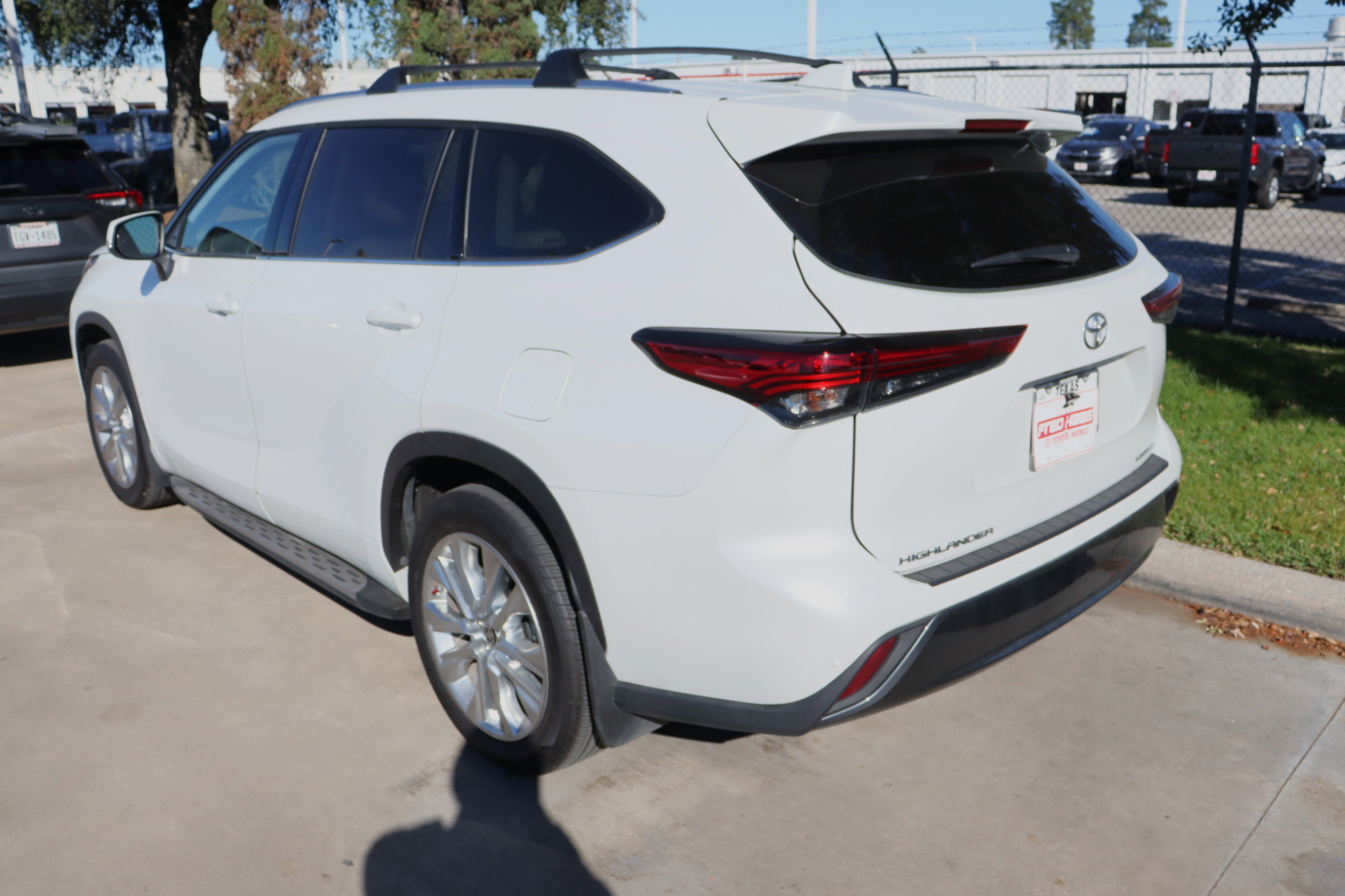 Used 2023 Toyota Highlander Limited image 8