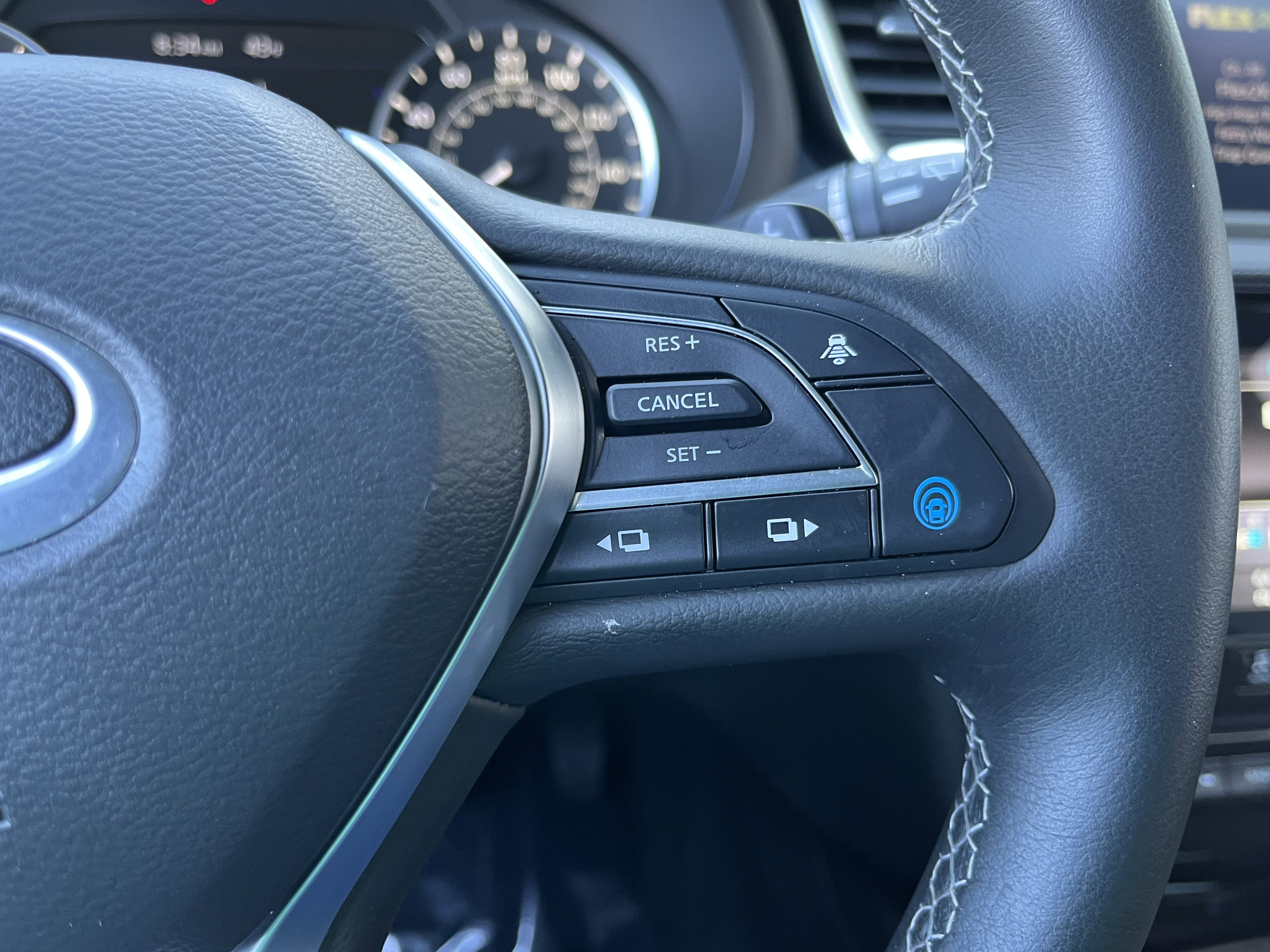 Certified 2025 INFINITI QX50 Luxe image 25