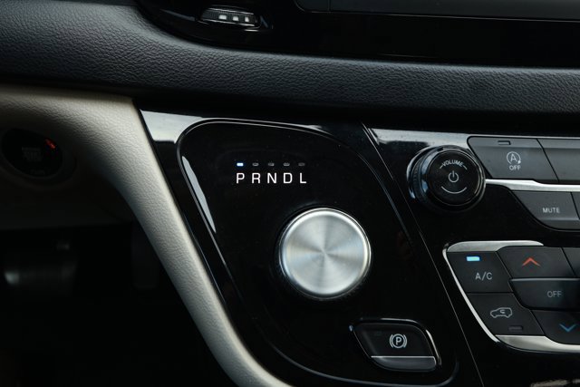 Used 2020 Chrysler Pacifica Touring-L image 16