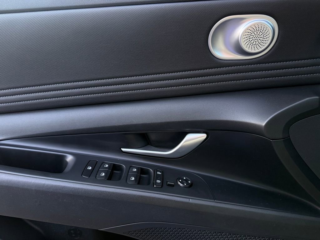 Used 2023 Hyundai Elantra SEL w/ Convenience Package image 24