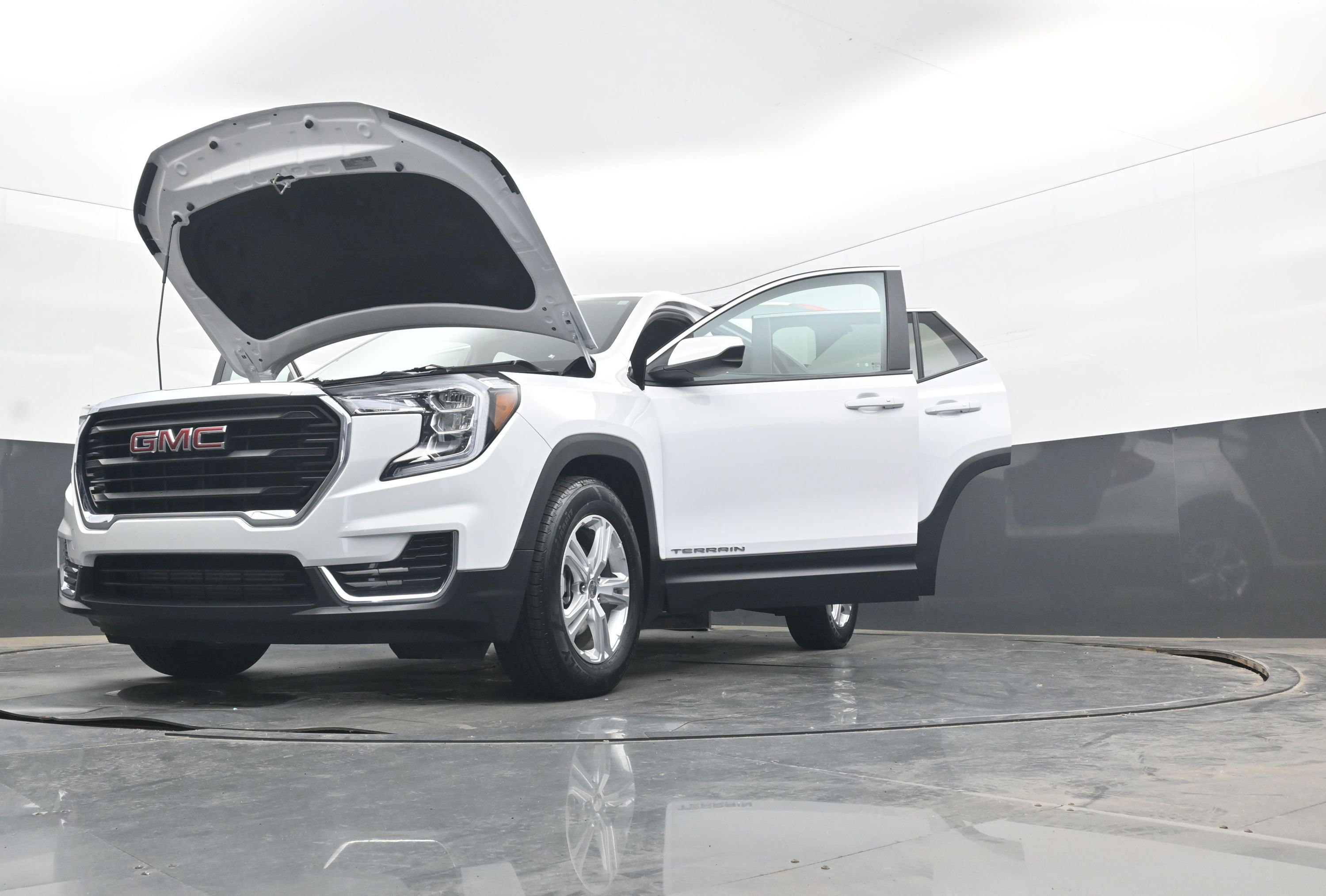 Used 2024 GMC Terrain SLE FWD image 41