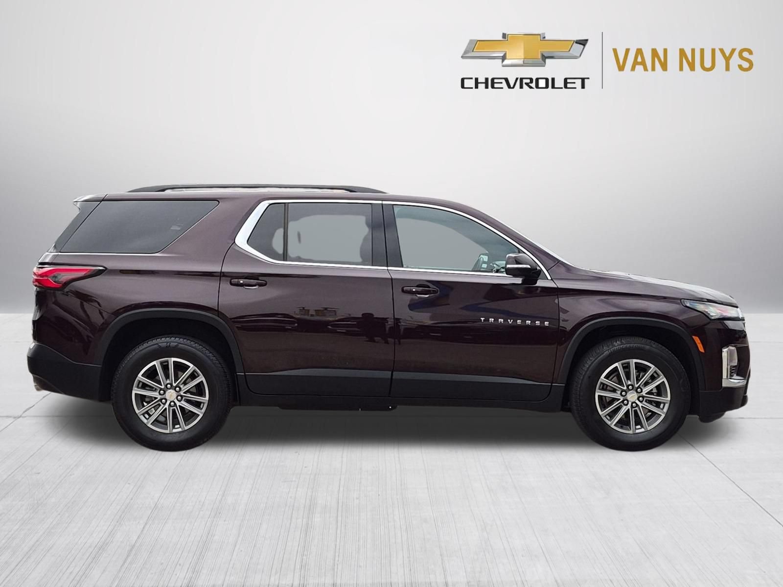 Used 2023 Chevrolet Traverse LT FWD image 4