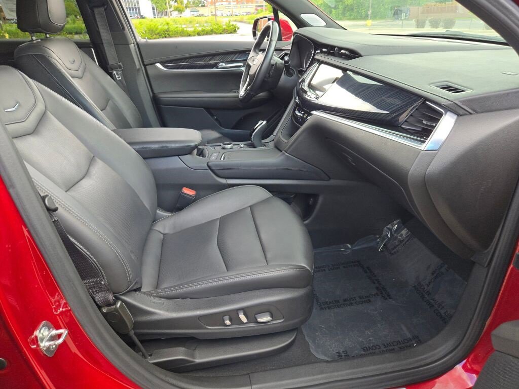 Used 2023 Cadillac XT6 Premium Luxury image 9