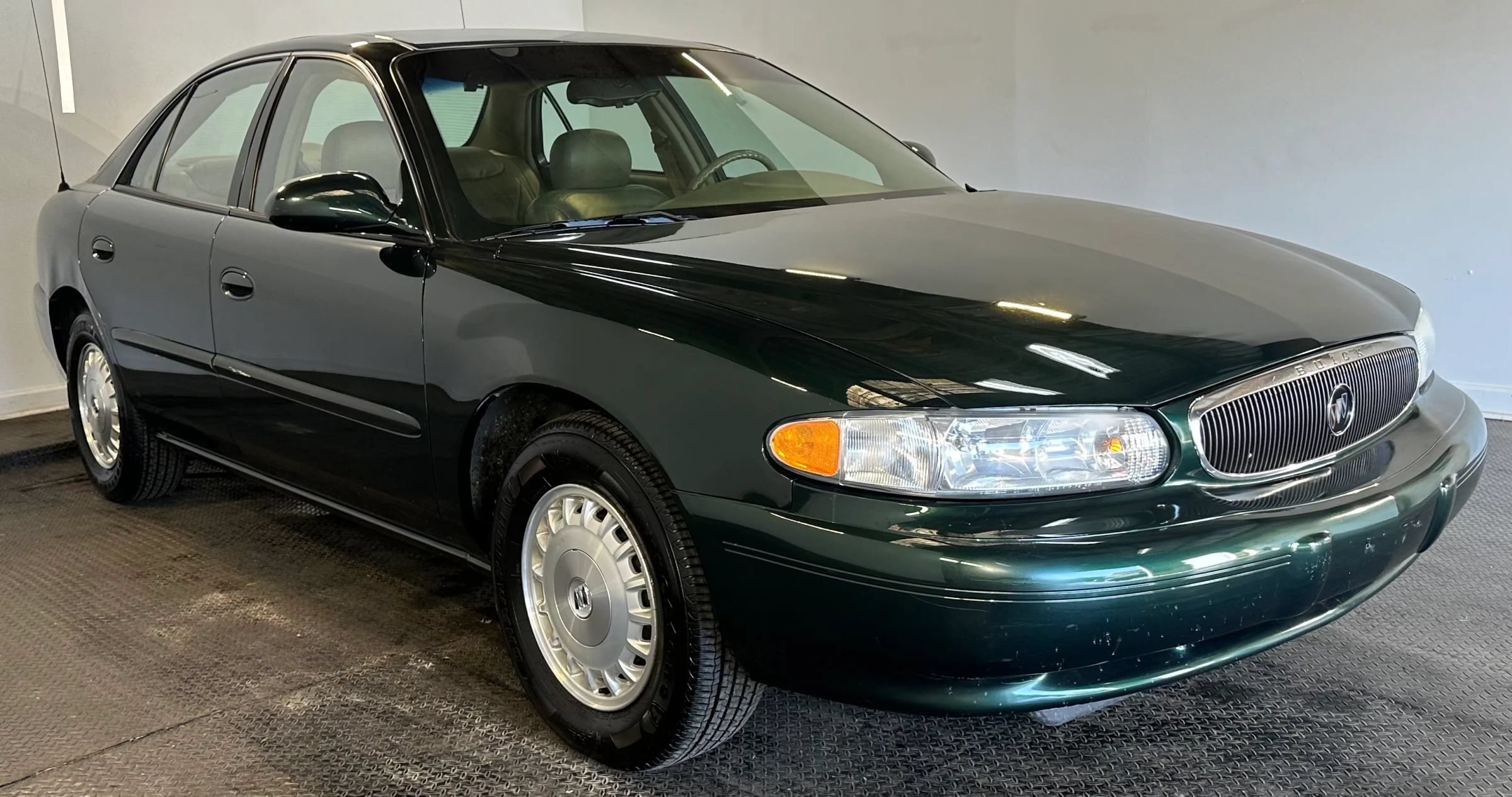 Used 2004 Buick Century Custom FWD image 2