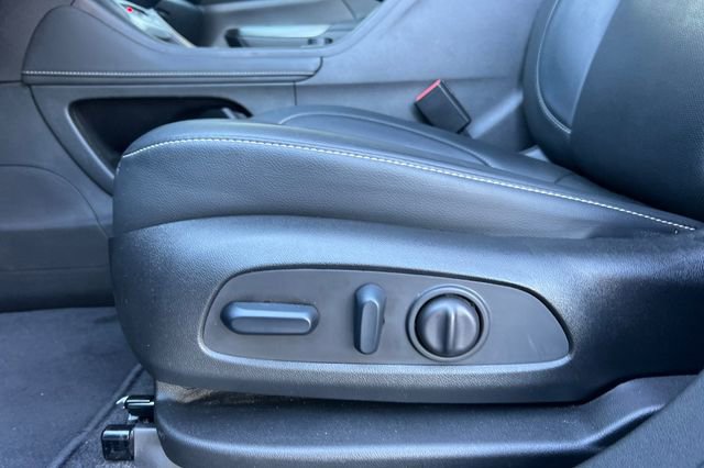 Used 2023 GMC Acadia SLT image 13