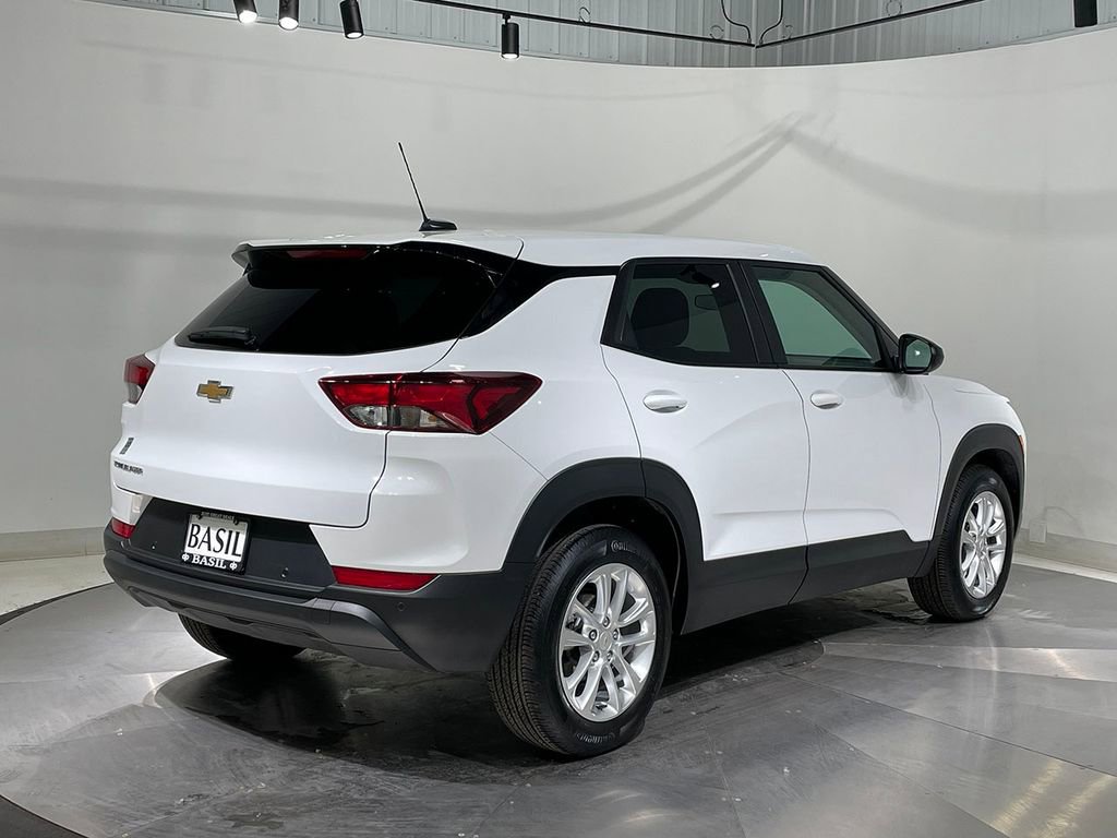 Used 2025 Chevrolet TrailBlazer LS w/ LS Convenience Package FWD image 11
