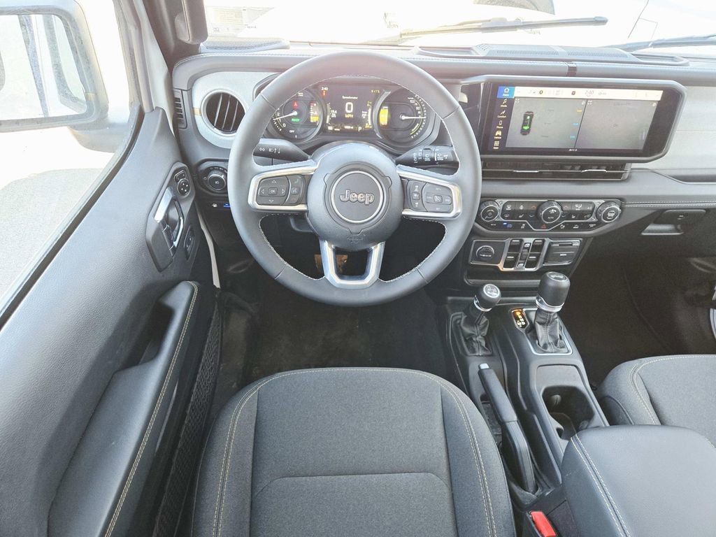 Used 2025 Jeep Wrangler Unlimited Sahara w/ Safety Group image 10