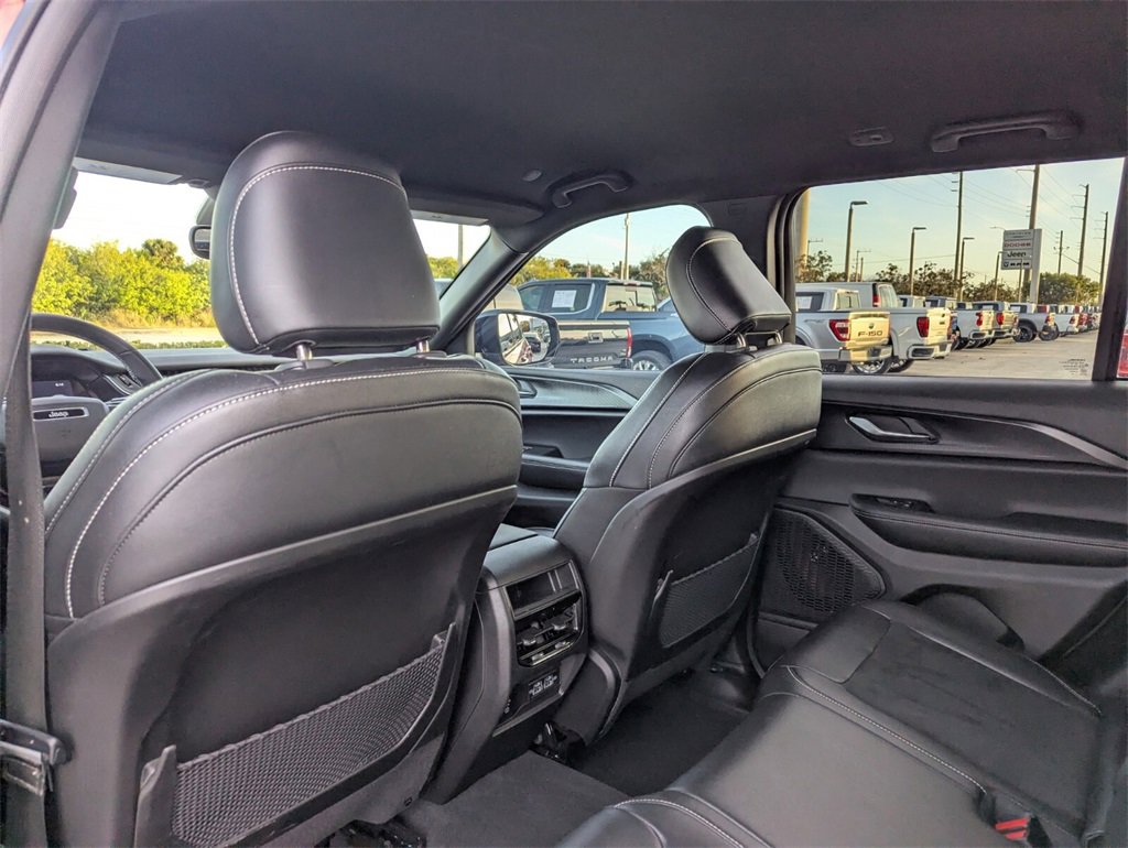 Used 2024 Jeep Grand Cherokee Altitude image 19