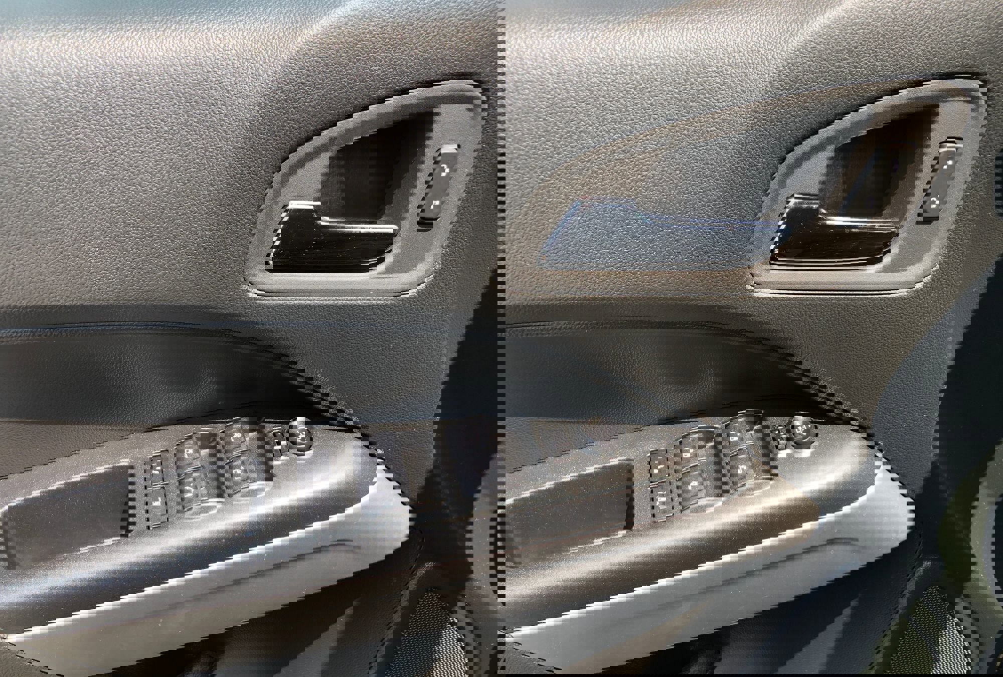 Used 2022 Chevrolet Colorado LT w/ Redline Special Edition image 13