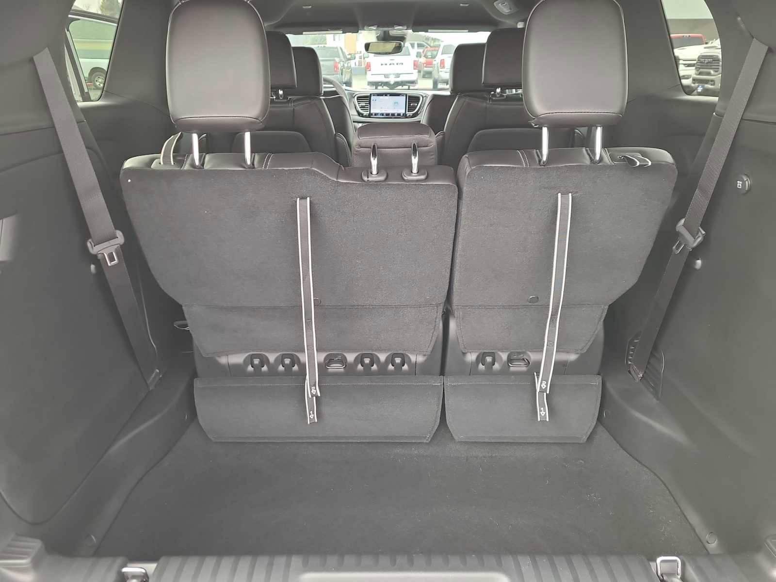 New 2026 Chrysler Pacifica Select w/ S Appearance Package image 27