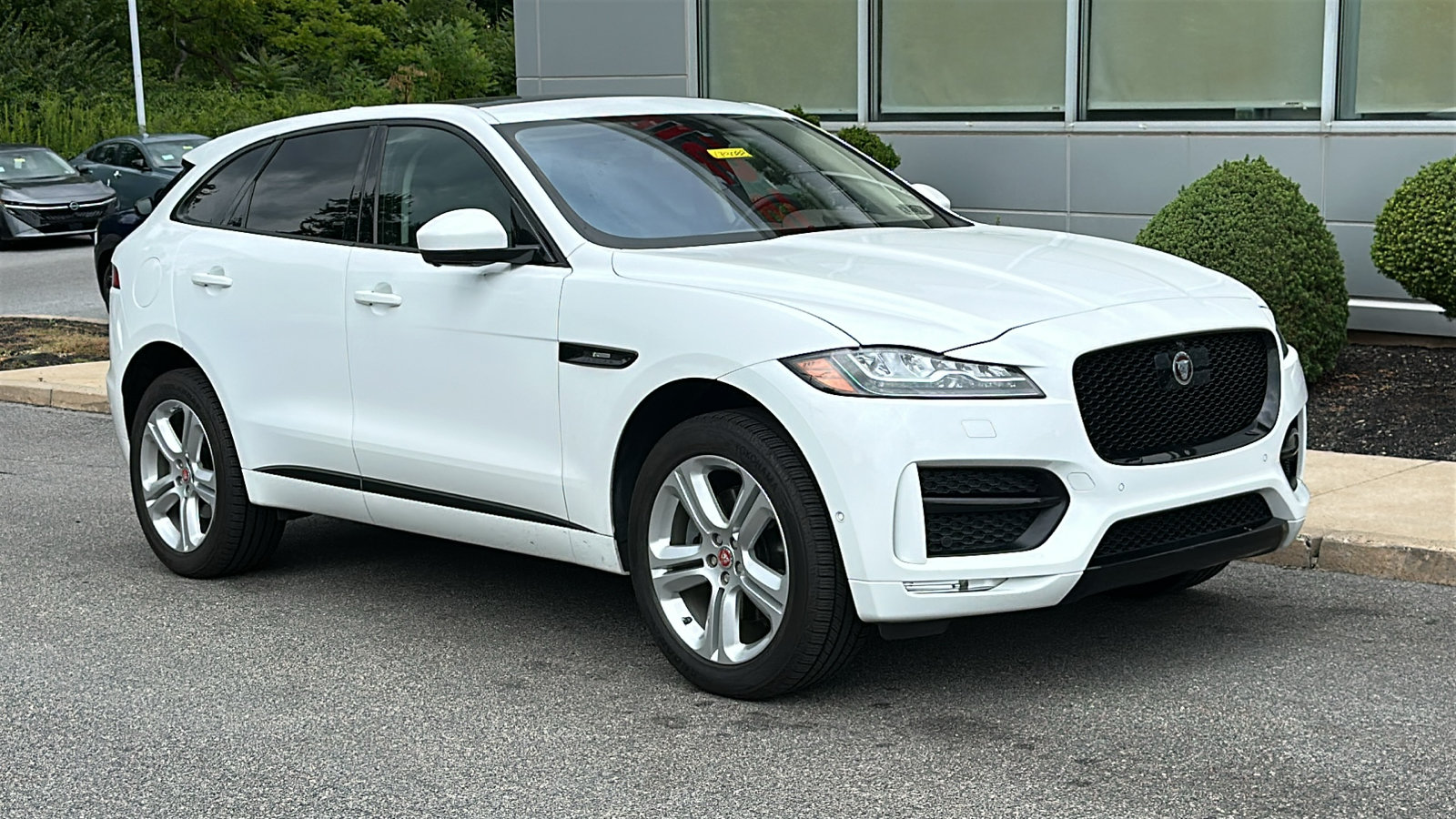 Used 2017 Jaguar F-PACE R-Sport AWD/4WD image 2
