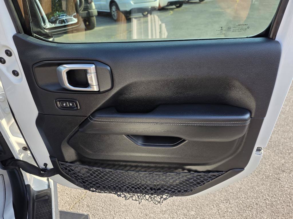 Used 2022 Jeep Gladiator Overland w/ Popular Equipment Package AWD/4WD image 25